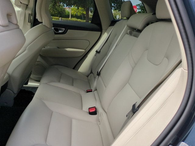 2024 Volvo XC60 Core Dark Theme