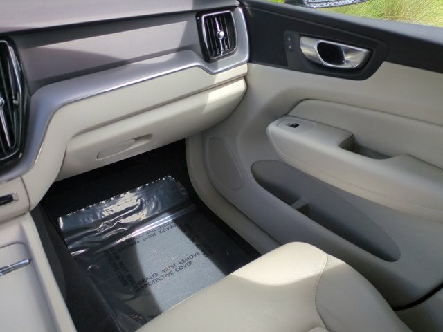 2024 Volvo XC60 Core Dark Theme