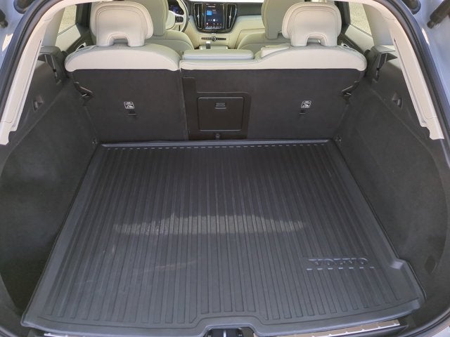 2024 Volvo XC60 Plus Dark Theme