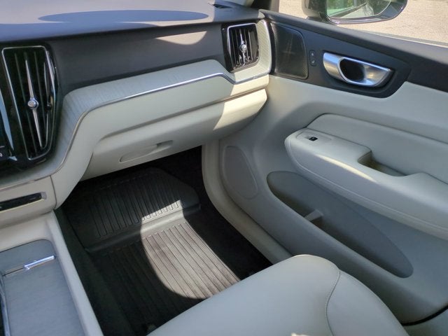 2024 Volvo XC60 Plus Dark Theme