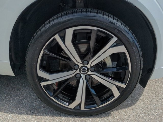 2024 Volvo XC60 Ultimate Dark Theme
