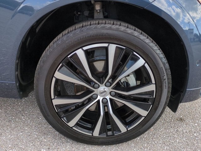 2023 Volvo XC60 Plus Dark Theme