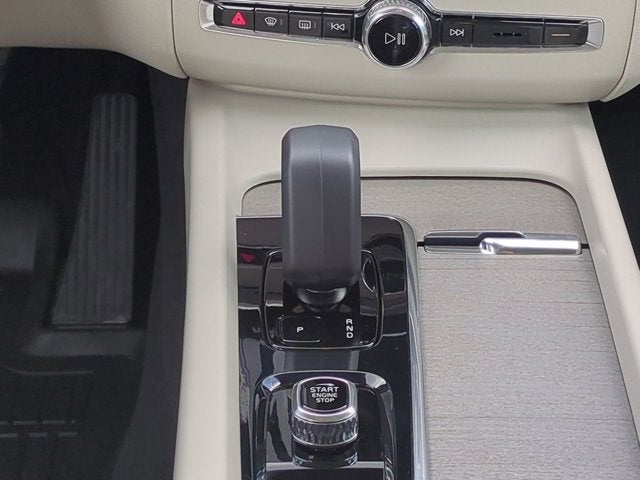 2023 Volvo XC60 Plus Dark Theme