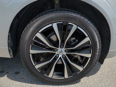 2023 Volvo XC60 Plus Dark Theme