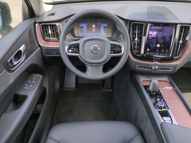 2023 Volvo XC60 Plus Dark Theme