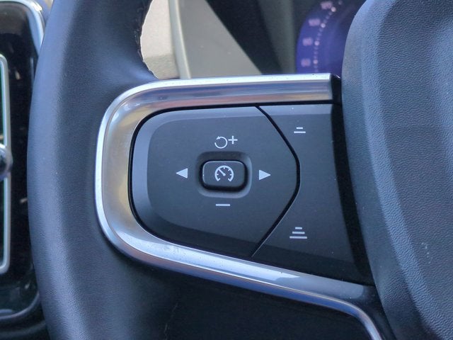 2023 Volvo XC40 Ultimate Bright Theme