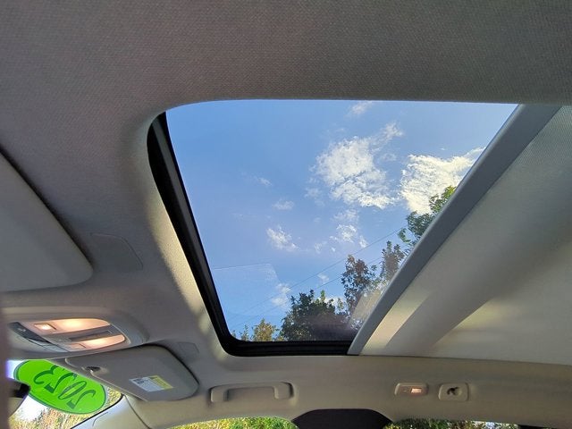 2023 Volvo XC40 Ultimate Bright Theme