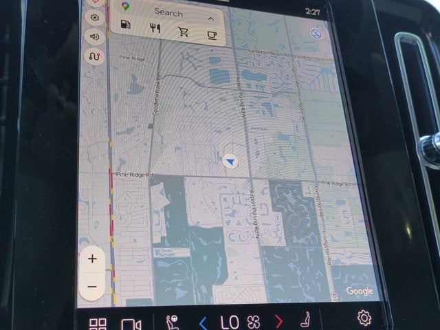 2023 Volvo XC40 Ultimate Bright Theme