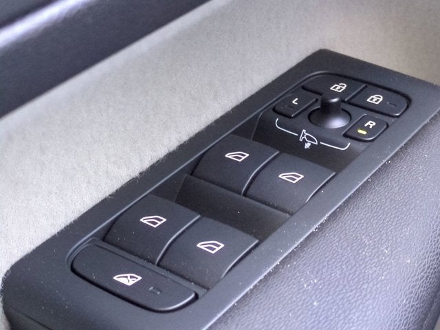 2023 Volvo XC40 Ultimate Bright Theme