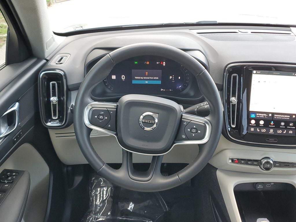 2025 Volvo XC40 B5 Plus Dark Theme