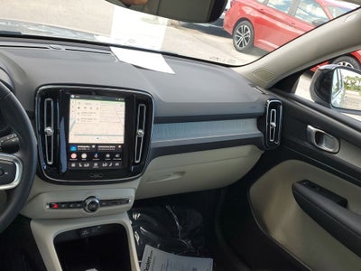2025 Volvo XC40 B5 Plus Dark Theme