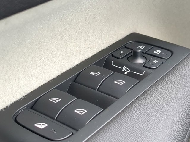 2026 Volvo XC40 Plus