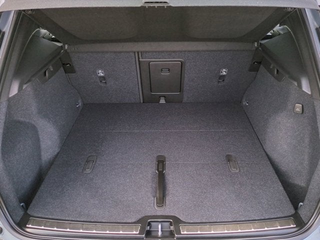 2023 Volvo XC40 Plus Bright Theme