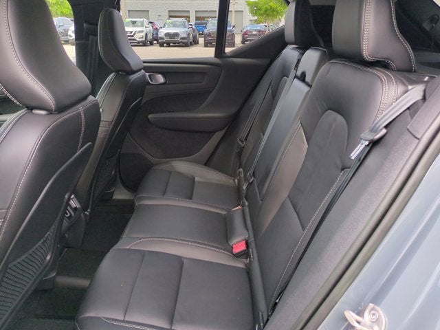 2023 Volvo XC40 Plus Bright Theme