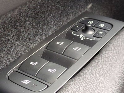 2023 Volvo XC40 Plus Bright Theme