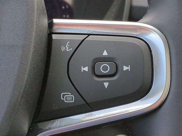 2023 Volvo XC40 Plus Bright Theme