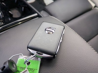 2023 Volvo XC40 Plus Bright Theme