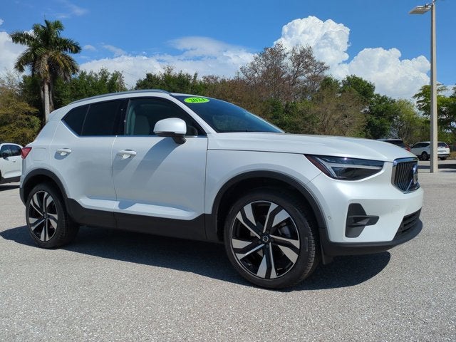 2024 Volvo XC40 Plus Bright Theme