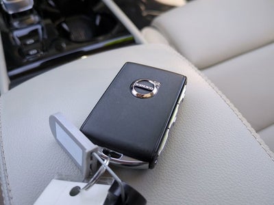 2024 Volvo XC40 Plus Bright Theme