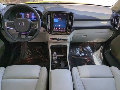 2024 Volvo XC40 Plus Bright Theme