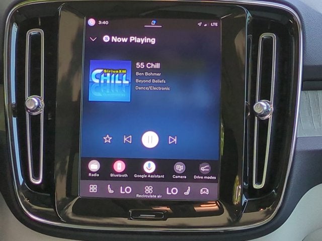 2024 Volvo XC40 Plus Bright Theme