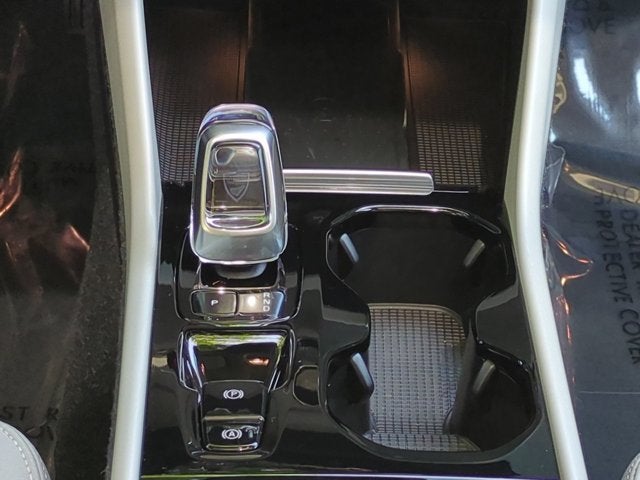 2024 Volvo XC40 Plus Bright Theme