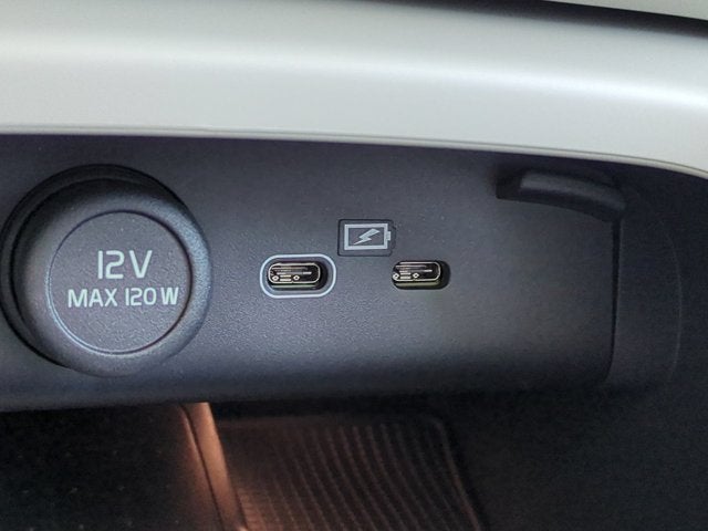 2024 Volvo XC40 Plus Bright Theme
