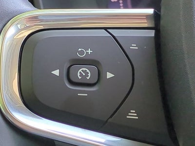 2024 Volvo XC40 Plus Bright Theme