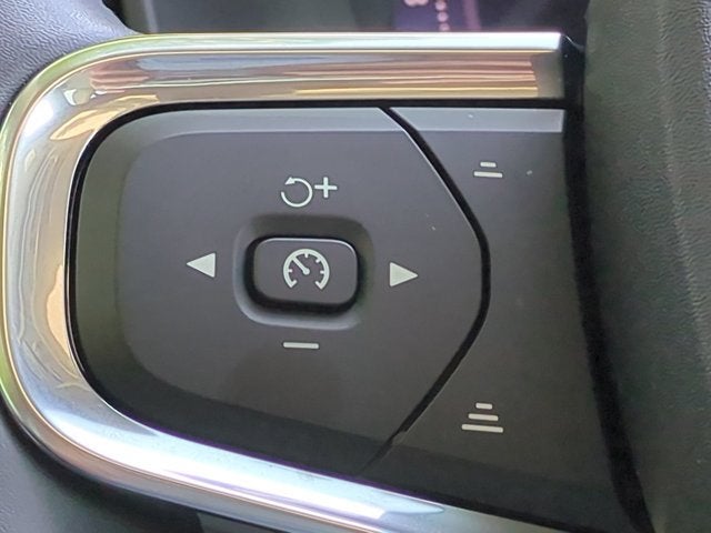 2024 Volvo XC40 Plus Bright Theme