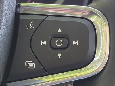 2024 Volvo XC40 Plus Bright Theme