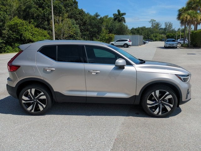 2024 Volvo XC40 Plus Bright Theme