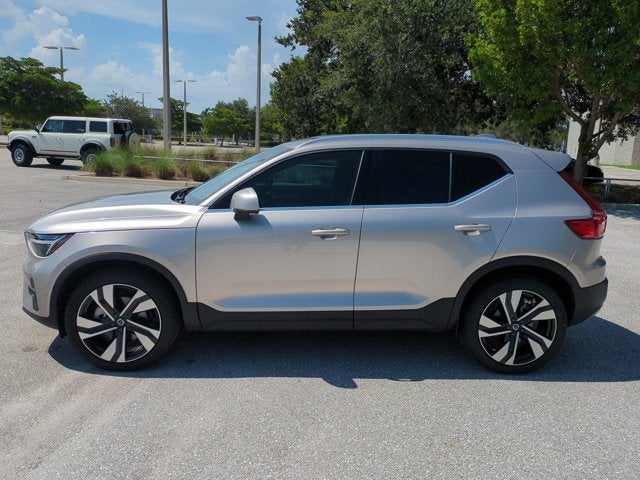 2024 Volvo XC40 Plus Bright Theme