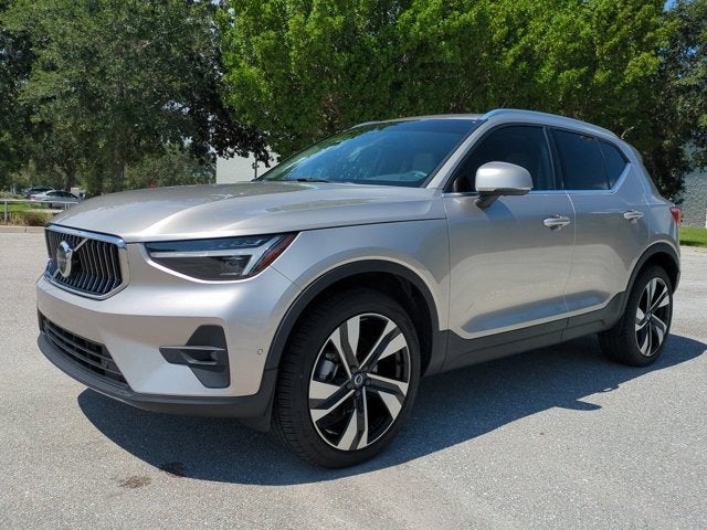2024 Volvo XC40 Plus Bright Theme