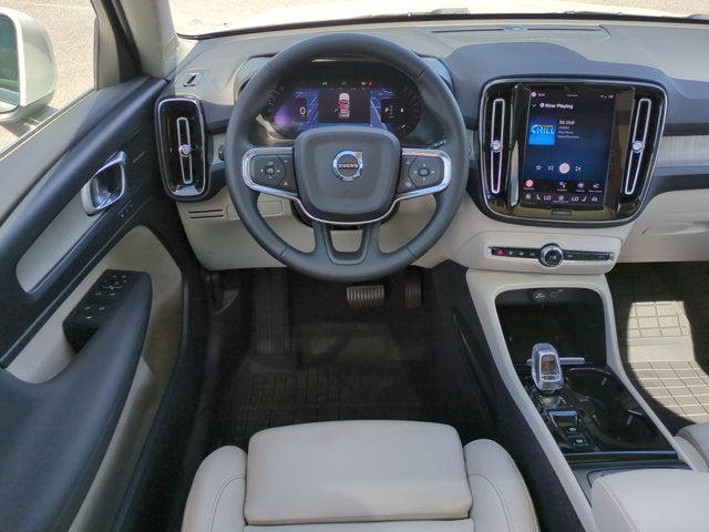 2023 Volvo XC40 Ultimate Bright Theme