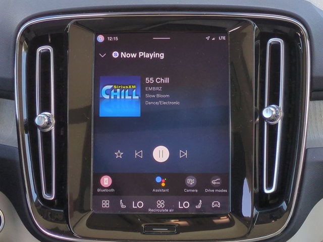 2023 Volvo XC40 Ultimate Bright Theme