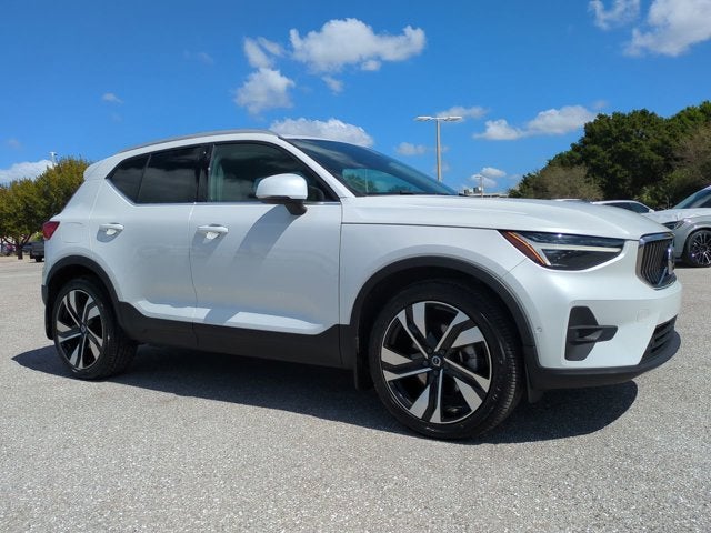 2023 Volvo XC40 Ultimate Bright Theme
