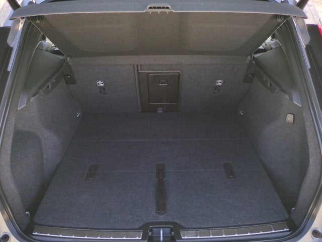 2023 Volvo XC40 Ultimate Bright Theme