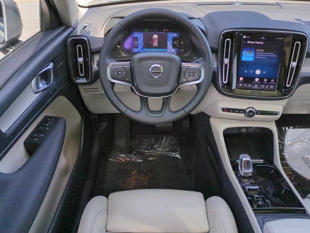 2023 Volvo XC40 Ultimate Bright Theme
