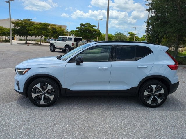 2024 Volvo XC40 Plus Dark Theme