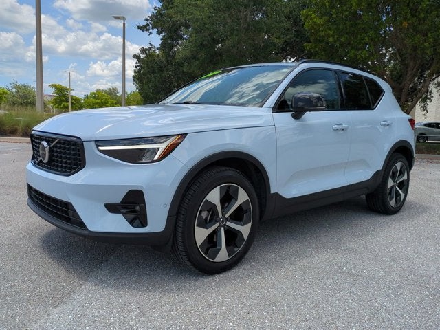2024 Volvo XC40 Plus Dark Theme