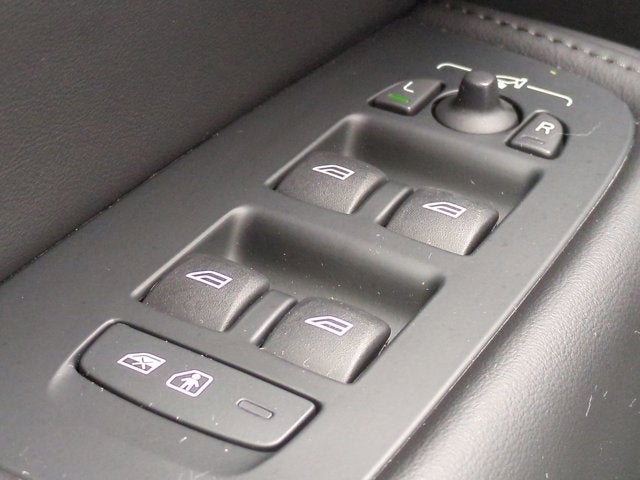 2025 Volvo XC60 Plus