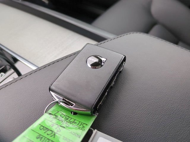 2025 Volvo XC60 Plus