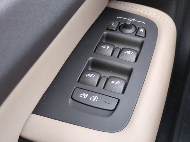 2026 Volvo XC60 Plus