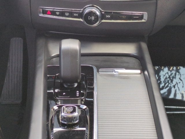 2025 Volvo XC60 Core