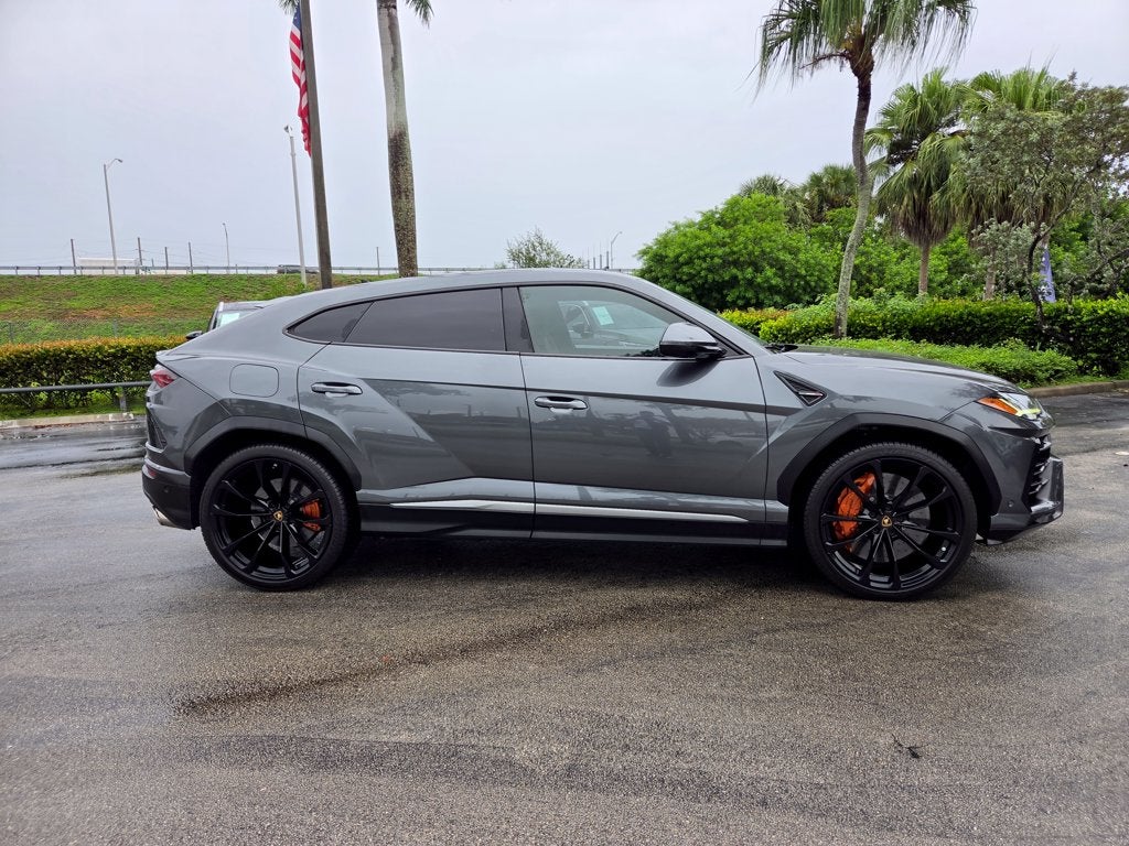 2019 Lamborghini Urus Base